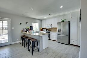 Las Vegas Retreat w/ Yard < 5 Mi to Strip!