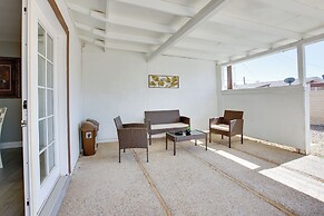 Las Vegas Retreat w/ Yard < 5 Mi to Strip!