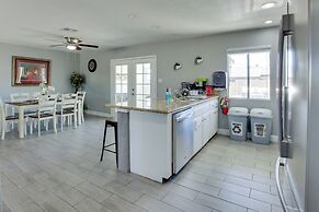 Las Vegas Retreat w/ Yard < 5 Mi to Strip!