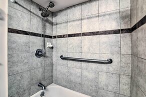 Beachfront Lahaina Condo: Pool + Grill Access