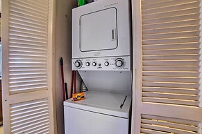 Beachfront Lahaina Condo: Pool + Grill Access