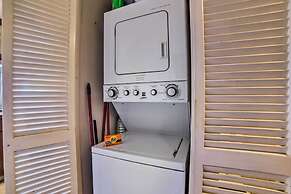 Beachfront Lahaina Condo: Pool + Grill Access