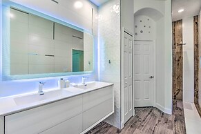 Sun-soaked Sarasota Oasis w/ Pool & Hot Tub!