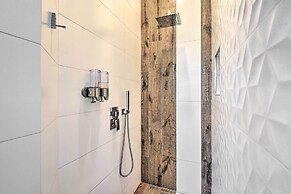 Sun-soaked Sarasota Oasis w/ Pool & Hot Tub!