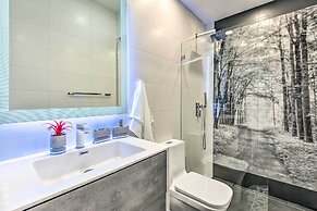 Sun-soaked Sarasota Oasis w/ Pool & Hot Tub!