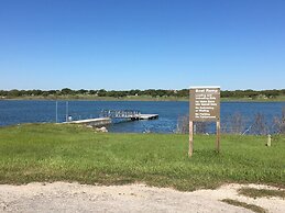 Rustic Canyon Lake Cabins w/ Hot Tub on ~ 3 Acres