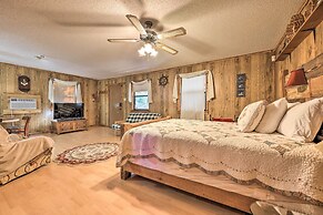 Rustic Canyon Lake Cabins w/ Hot Tub on ~ 3 Acres