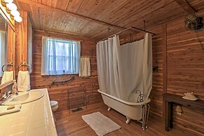 Rustic Canyon Lake Cabins w/ Hot Tub on ~ 3 Acres