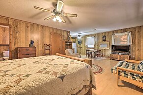 Rustic Canyon Lake Cabins w/ Hot Tub on ~ 3 Acres