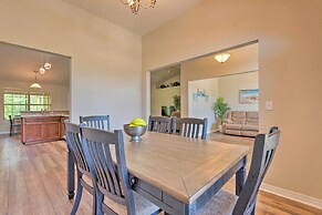 Sunny Coastal Getaway 5 Mi to Navarre Beach!