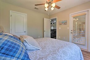Sunny Coastal Getaway 5 Mi to Navarre Beach!