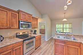 Sunny Coastal Getaway 5 Mi to Navarre Beach!