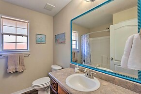 Sunny Coastal Getaway 5 Mi to Navarre Beach!