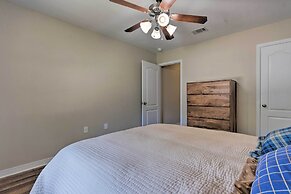 Sunny Coastal Getaway 5 Mi to Navarre Beach!