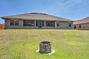 Sunny Coastal Getaway 5 Mi to Navarre Beach!