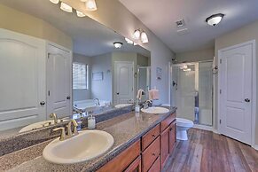 Sunny Coastal Getaway 5 Mi to Navarre Beach!