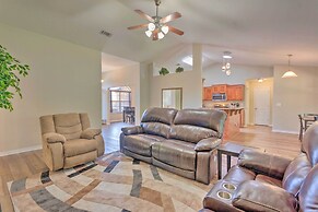 Sunny Coastal Getaway 5 Mi to Navarre Beach!