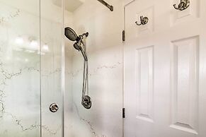 Steps to Beach: Ocean-view Retreat in Galveston!