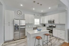 4 Blocks to Beach: Home w/ Patio in Galveston!