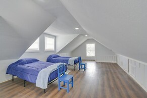 4 Blocks to Beach: Home w/ Patio in Galveston!