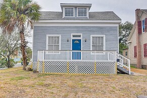 4 Blocks to Beach: Home w/ Patio in Galveston!