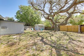 Pet-friendly Largo Escape w/ Fire Pit!