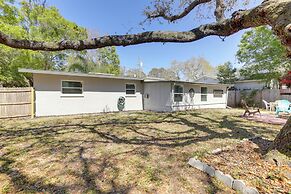 Pet-friendly Largo Escape w/ Fire Pit!