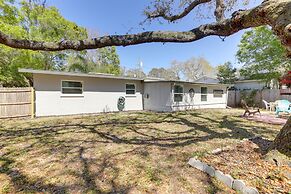 Pet-friendly Largo Escape w/ Fire Pit!