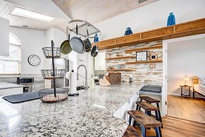 Kissimmee Retreat w/ Private Basketball Court!