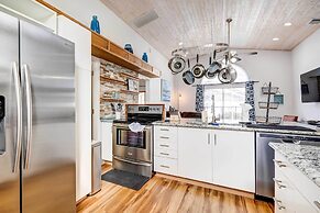 Kissimmee Retreat w/ Private Basketball Court!