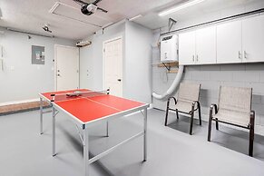 Kissimmee Retreat w/ Private Basketball Court!