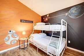 Kissimmee Retreat w/ Private Basketball Court!