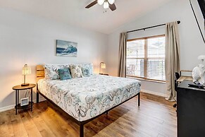 Kissimmee Retreat w/ Private Basketball Court!