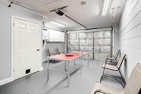 Kissimmee Retreat w/ Private Basketball Court!