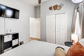 Kissimmee Retreat w/ Private Basketball Court!