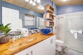 Kissimmee Retreat w/ Private Basketball Court!