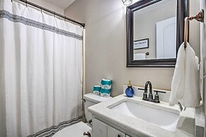 Navarre Home w/ Game Area + Screened-in Porch