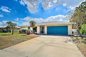 6 Mi to Dtwn Cape Coral: Home w/ Spacious Lanai!