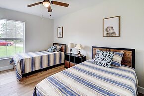 Golf & Pool Access: Pet-friendly Sebring Home!