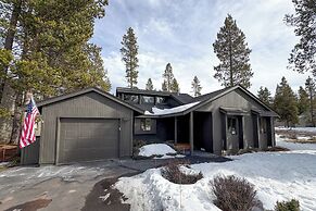 Modern Sunriver Home w/ Hot Tub: Ski, Hike & Bike!