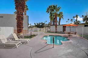 Palm Springs Contemporary Condo w/ Community Pool!