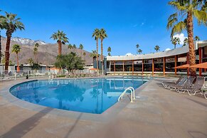 Palm Springs Contemporary Condo w/ Community Pool!