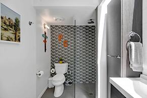 Palm Springs Contemporary Condo w/ Community Pool!