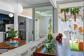 Palm Springs Contemporary Condo w/ Community Pool!