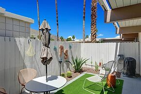 Palm Springs Contemporary Condo w/ Community Pool!