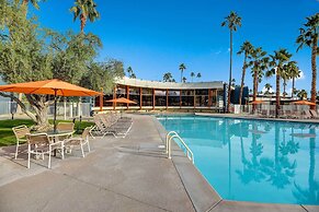 Palm Springs Contemporary Condo w/ Community Pool!