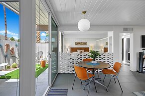 Palm Springs Contemporary Condo w/ Community Pool!