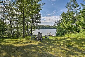 Family-friendly Lakefront Home With Deck!