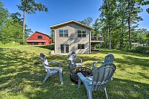 Family-friendly Lakefront Home With Deck!