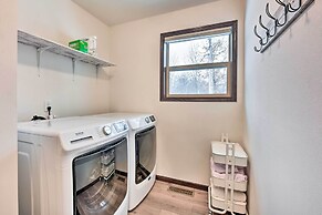 Family-friendly Lakefront Home With Deck!